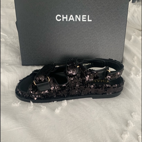 CHANEL black 'Dad' sandals with sequins Cruise 2021/2022 - Picture 5 of 8